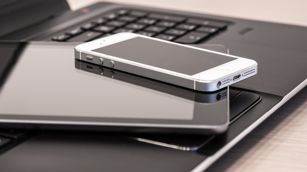 9 Critical Tips On How to Store Electronics Safely in a Storage Unit