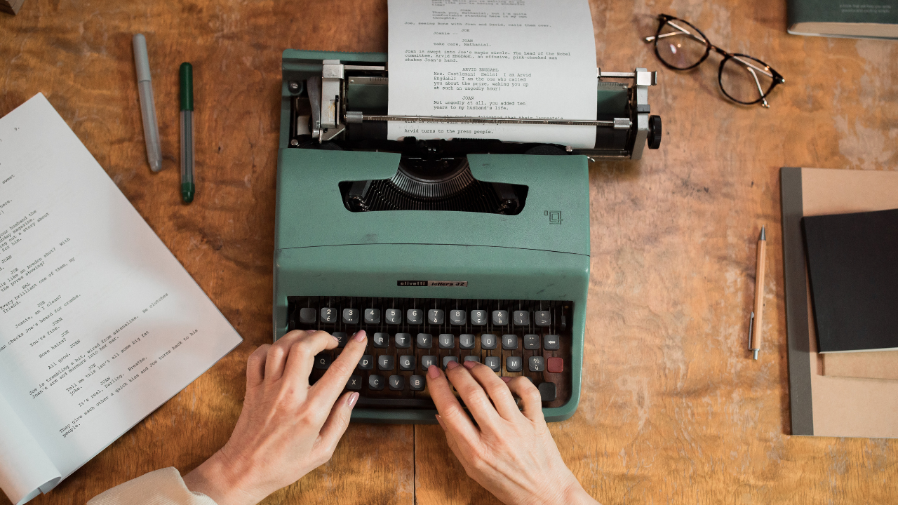 AI Scriptwriting vs Traditional Writing Methods: What’s Best for You?