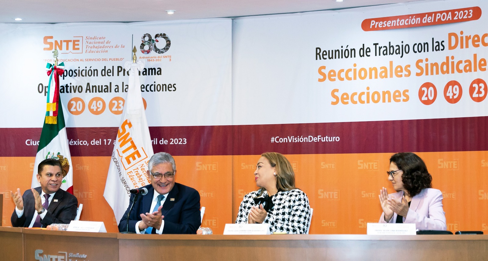 Cobrando y marchando, 82 aniversario del SNTE