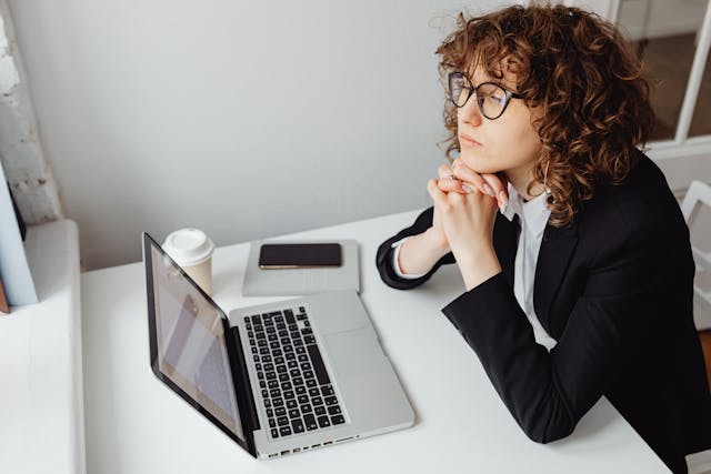 Professional Email Made Easy - SaxoHost.com