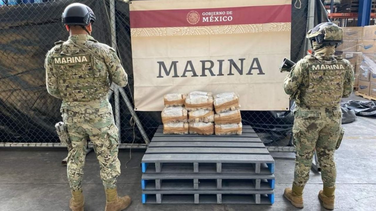 Marina y Policía Estatal aseguran armas, combustible y presunta cocaína en tres localidades de Chiapas