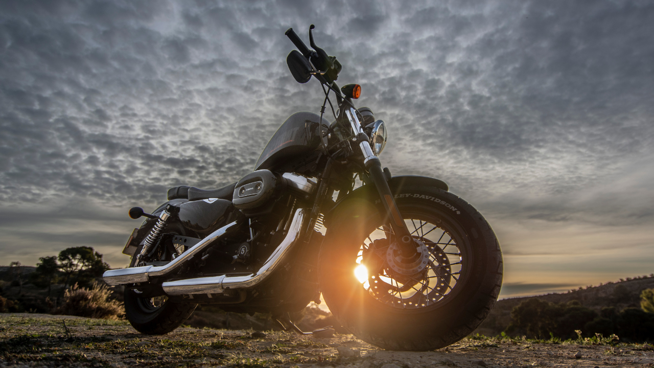 How Crosswinds Affect Motorcycles and How to Handle Them