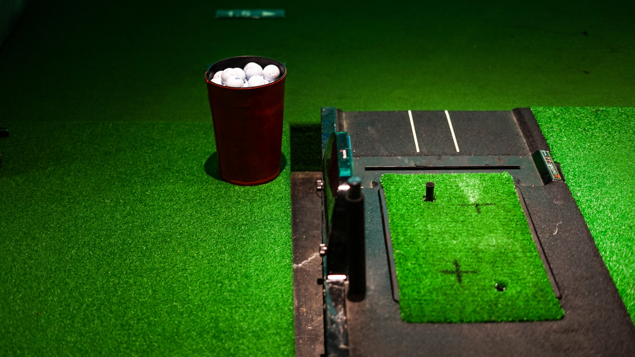 How Much Does It Cost to Run a Golf Simulator Every Month? Electricity, Software, and Maintenance