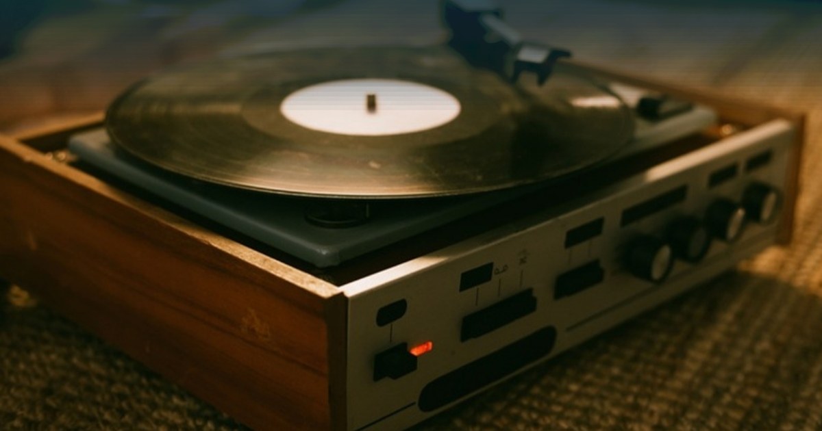 Best Funeral Songs for Dad: Meaningful & Uplifting Songs