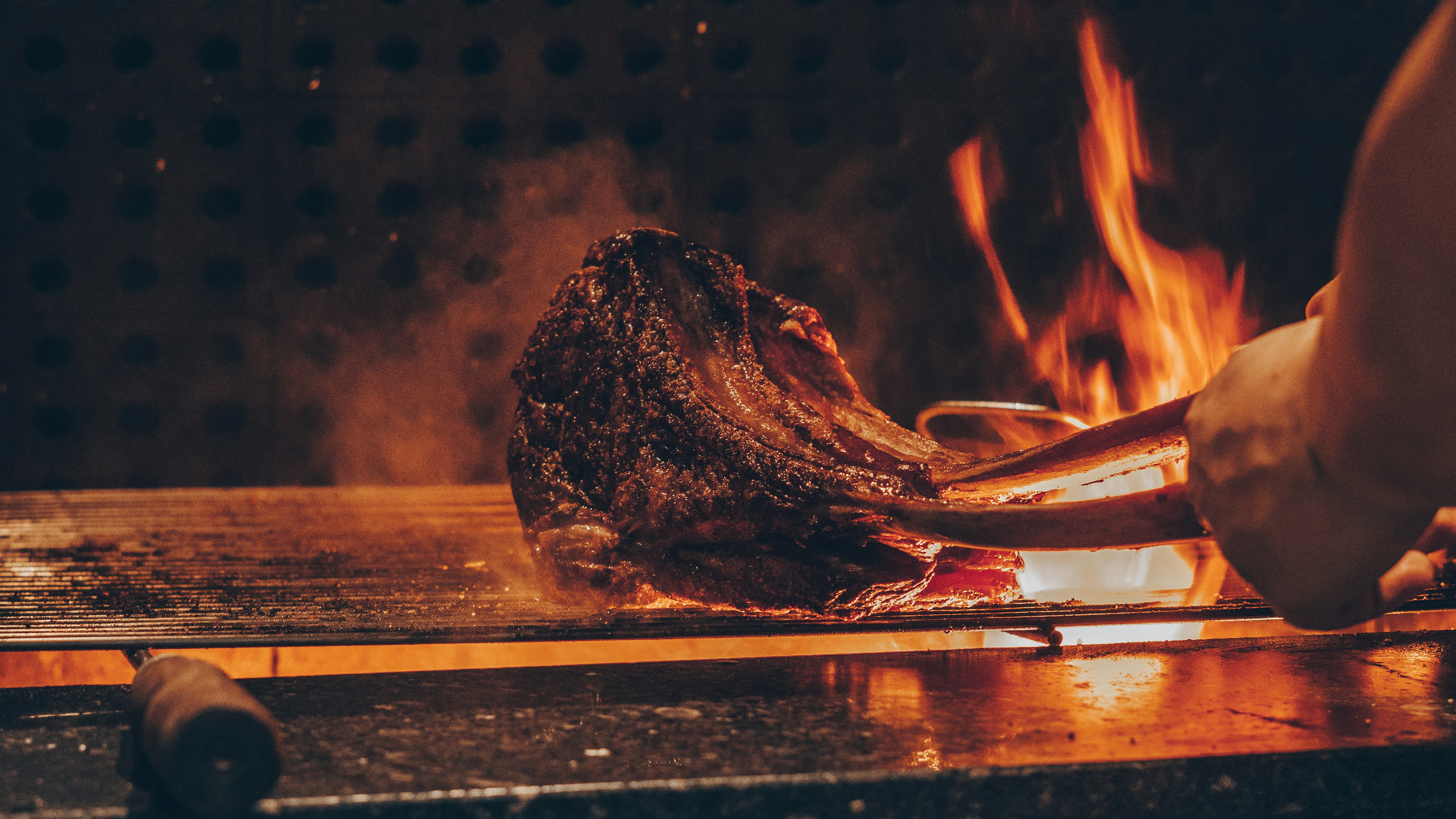 Mama E's B-B-Q & Home Cooking