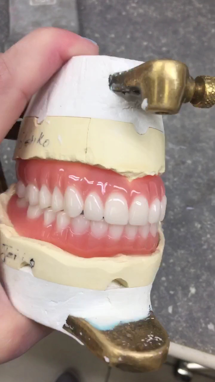Christie Implant Denture Clinic