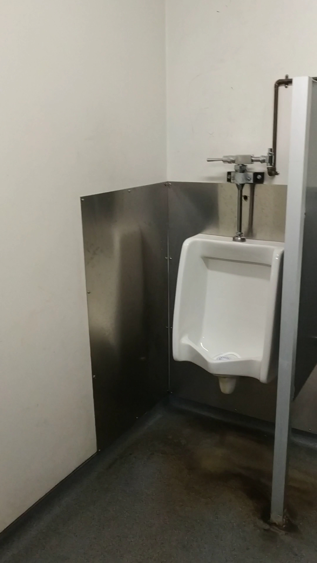 Third Ave Public Bathrooms and Washroom