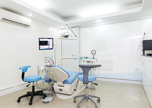I-DENT DENTAL IMPLANT CENTER