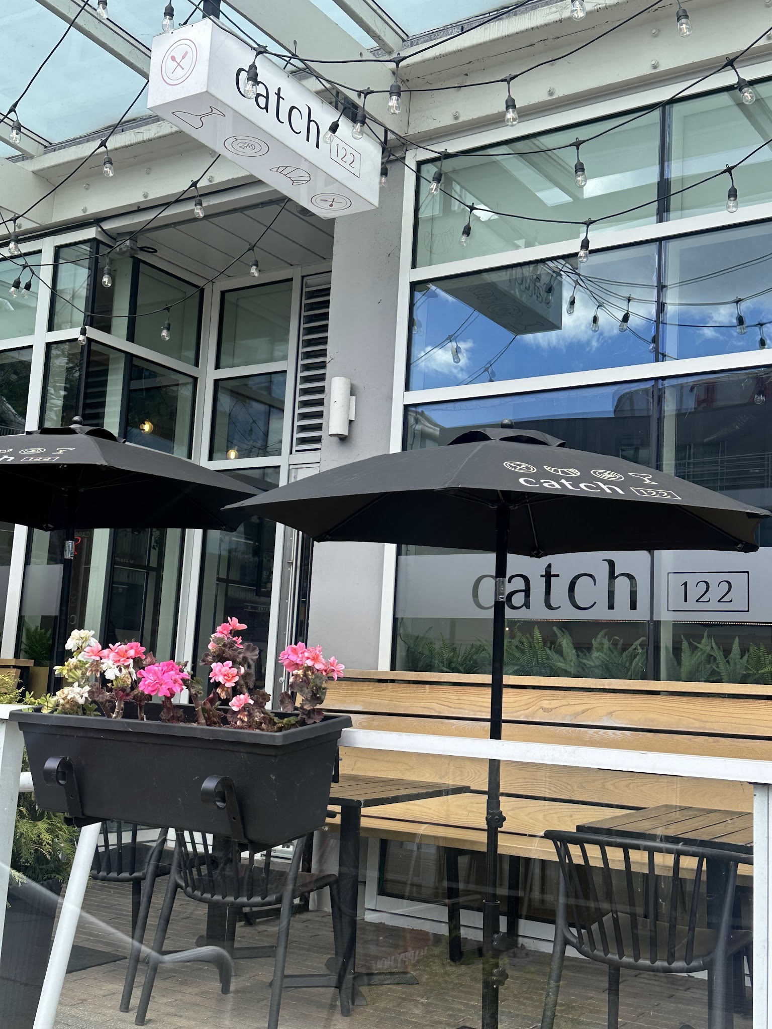 Catch 122 Cafe Bistro