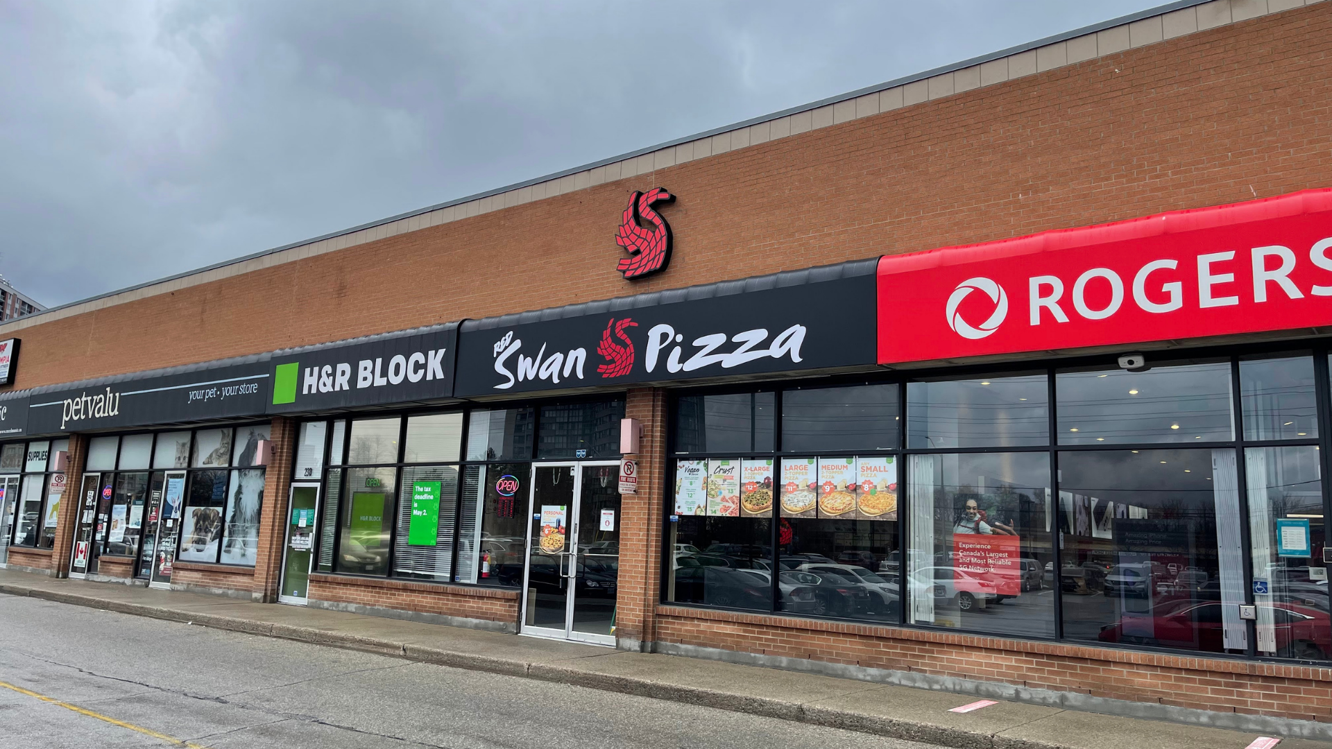 Red Swan Pizza - Rockwood Mall