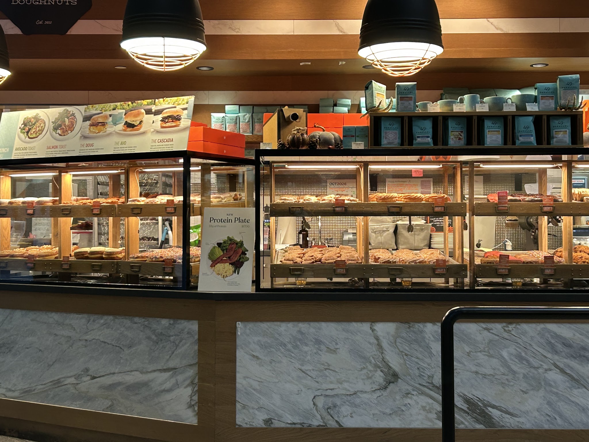 49th Parallel Café & Lucky's Doughnuts - Thurlow