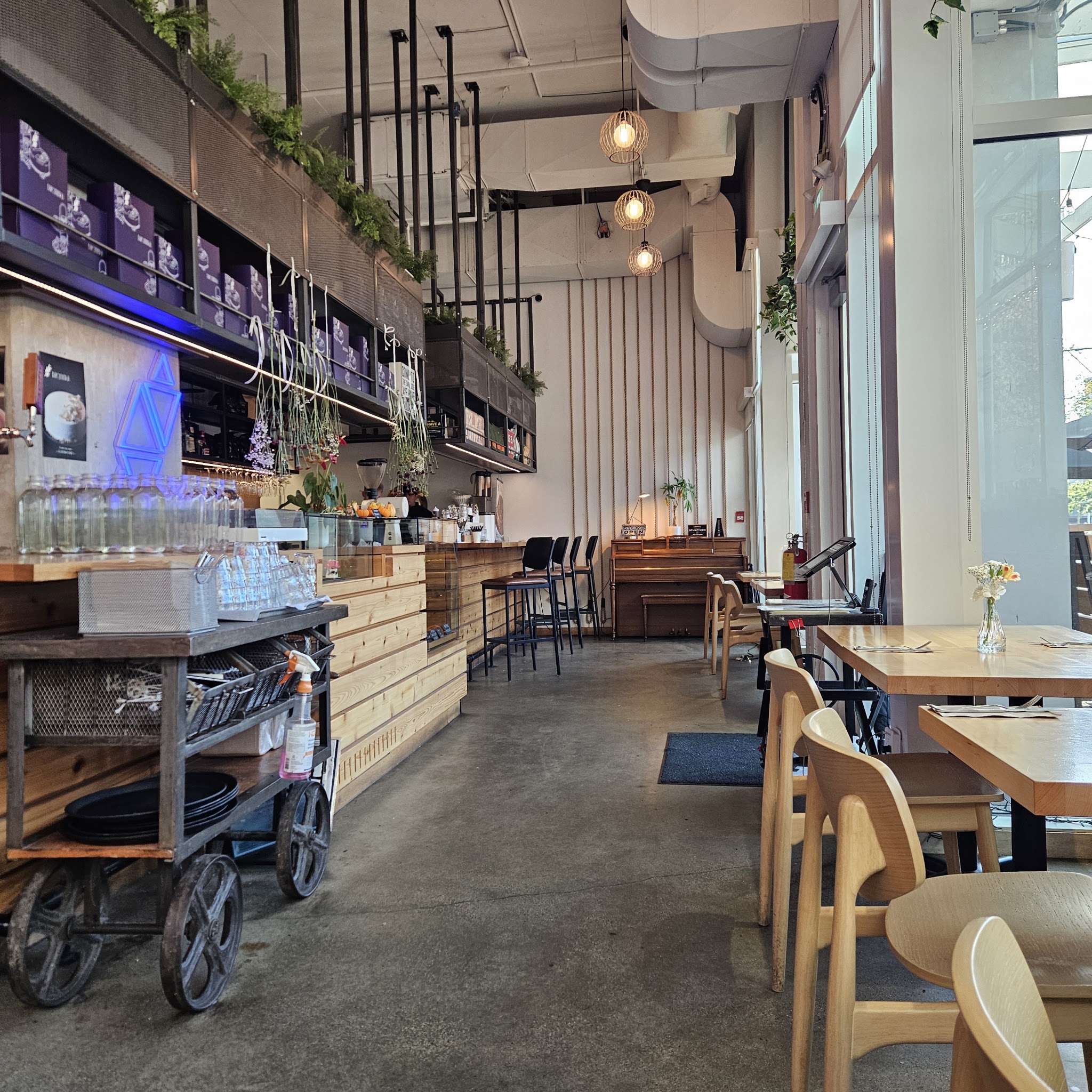 Catch 122 Cafe Bistro