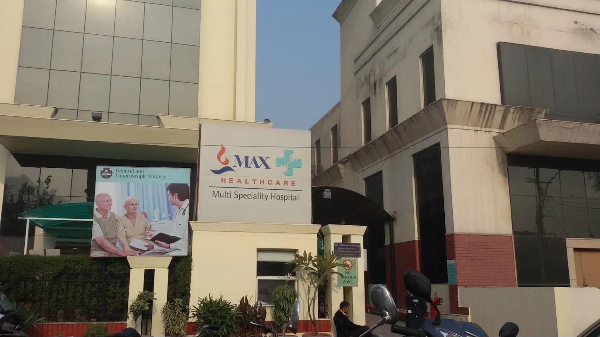 Dr. Charu Naithani | Dentist in Sector 19, Noida | Maxillofacial Surgery | Dental Implant | Clear Braces | Root Canal