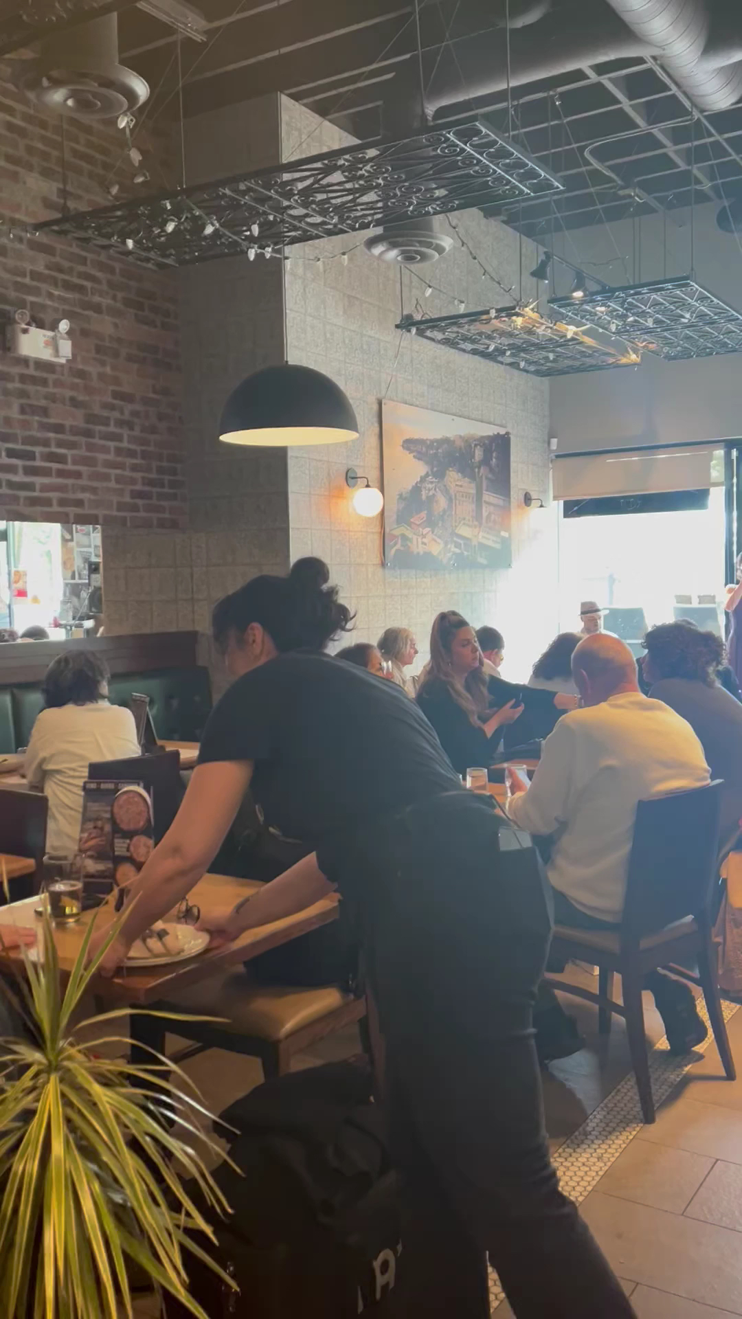 Famoso Italian Pizzeria - Commercial Drive