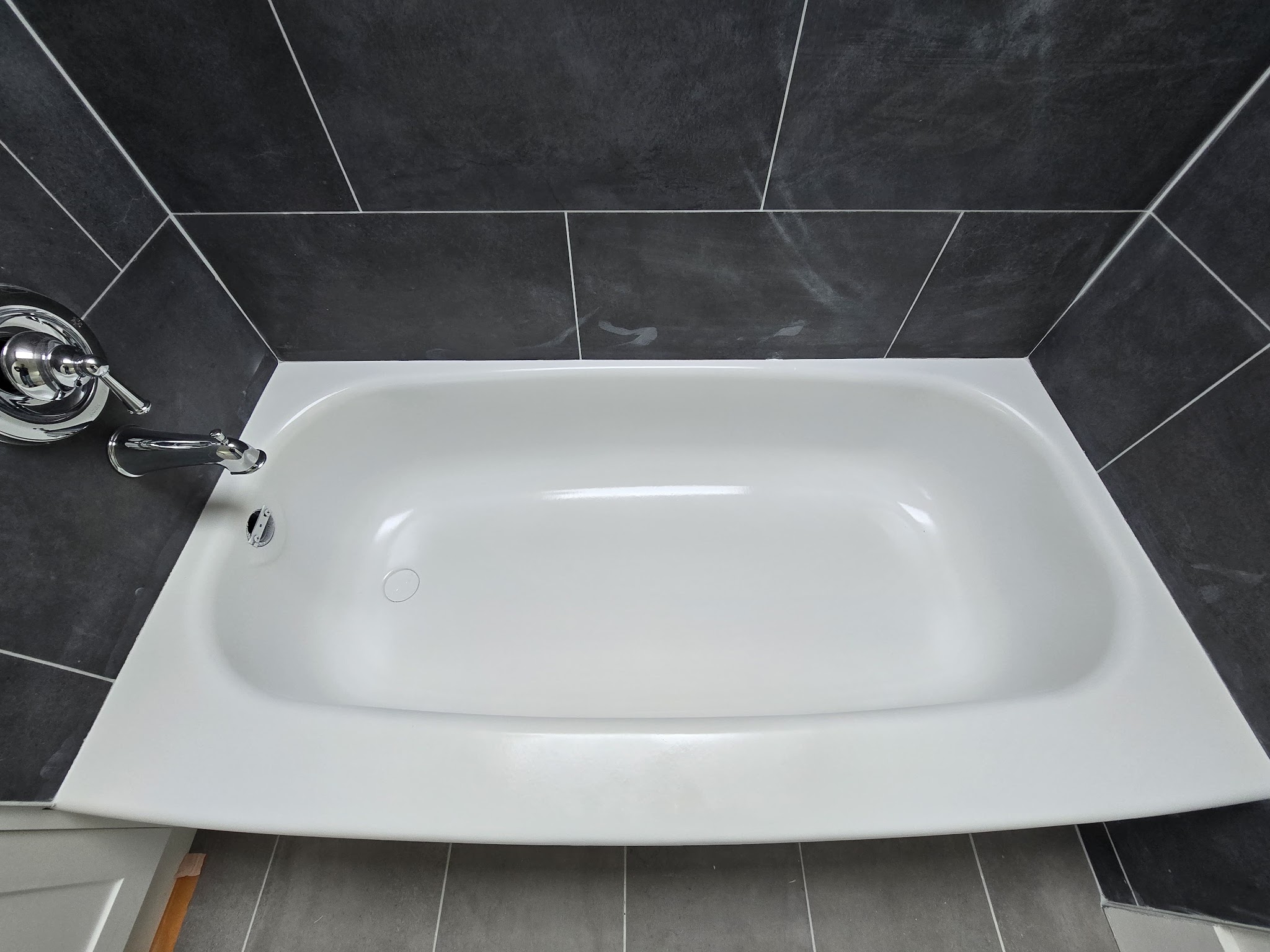 MaxProFix Refinishing & Repair– Bathtub , Tile , Sink , Hot tub Refinishing / Reglazing / Repair Vancouver