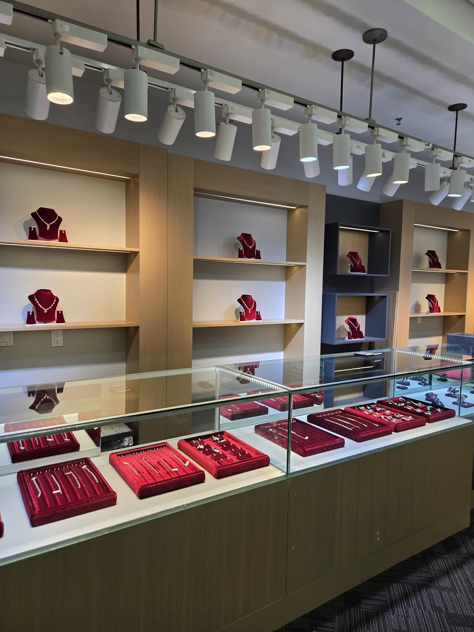 Manik Gold And Diamonds