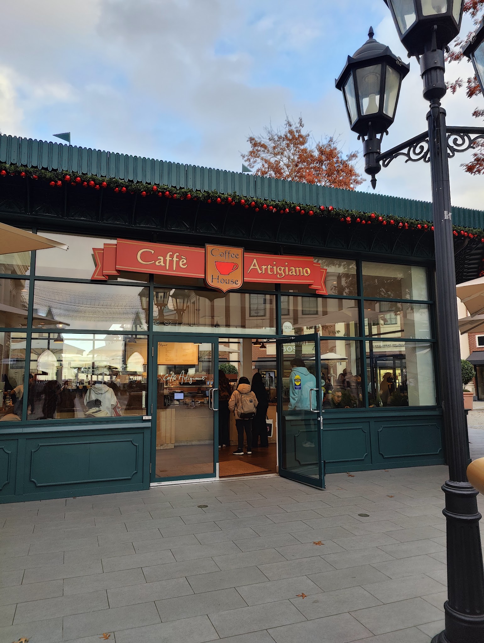 Artigiano YVR McArthurGlen Outlet Mall