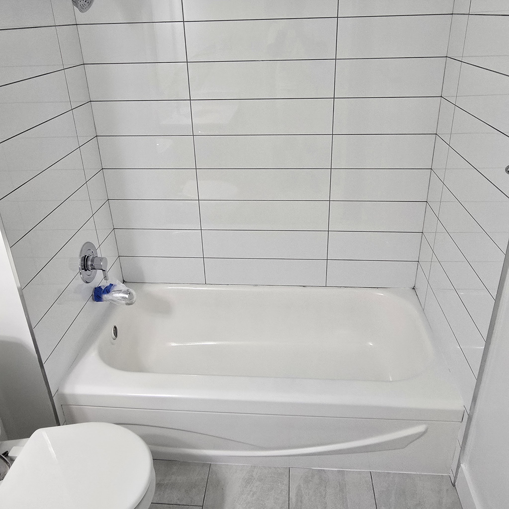 MaxProFix Refinishing & Repair– Bathtub , Tile , Sink , Hot tub Refinishing / Reglazing / Repair Vancouver