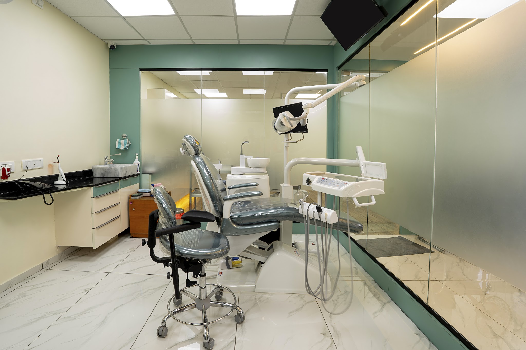 Hemanth Dental Care - Dental Implants | Braces | Aligners | Root Canal