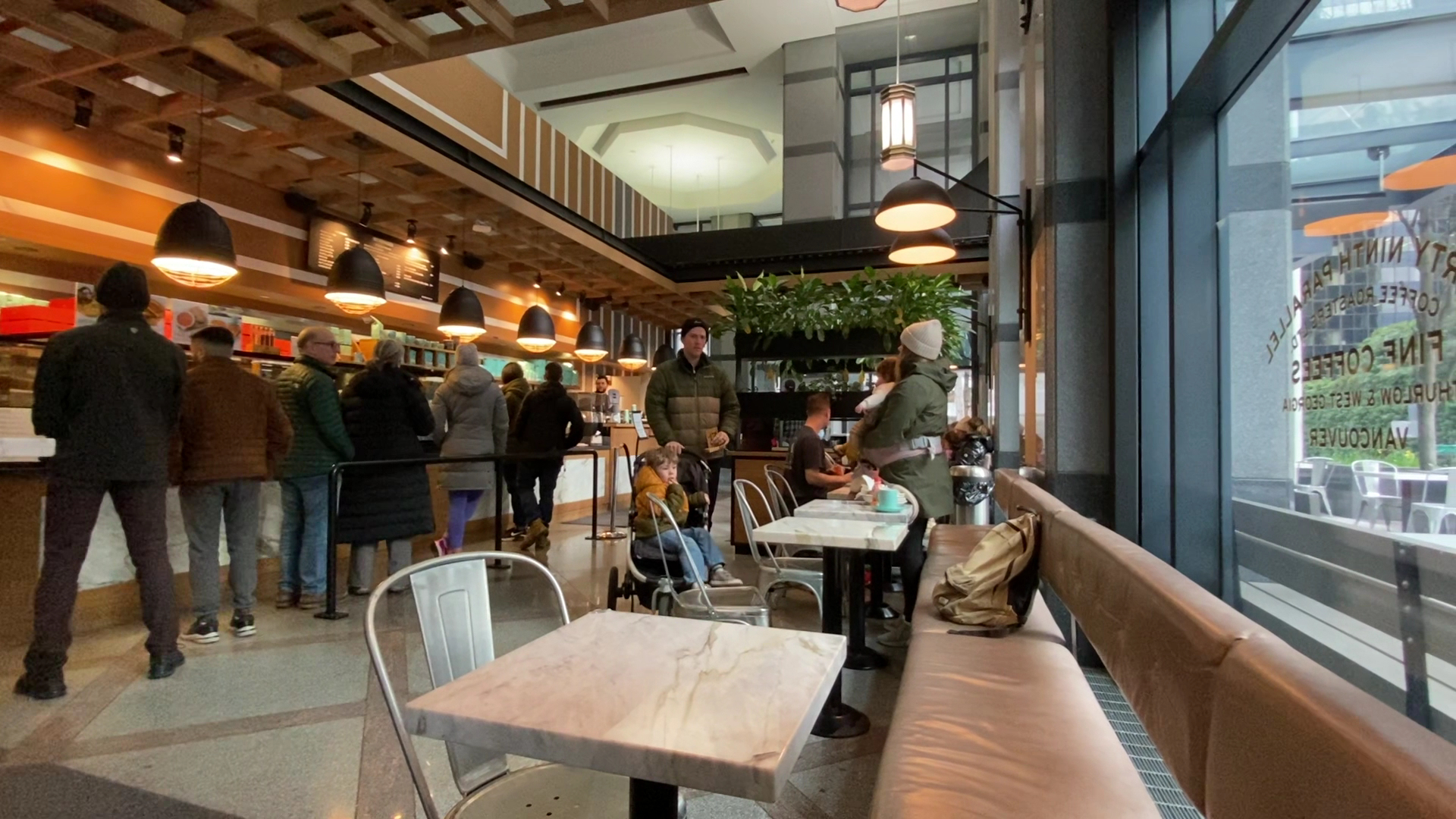 49th Parallel Café & Lucky's Doughnuts - Thurlow