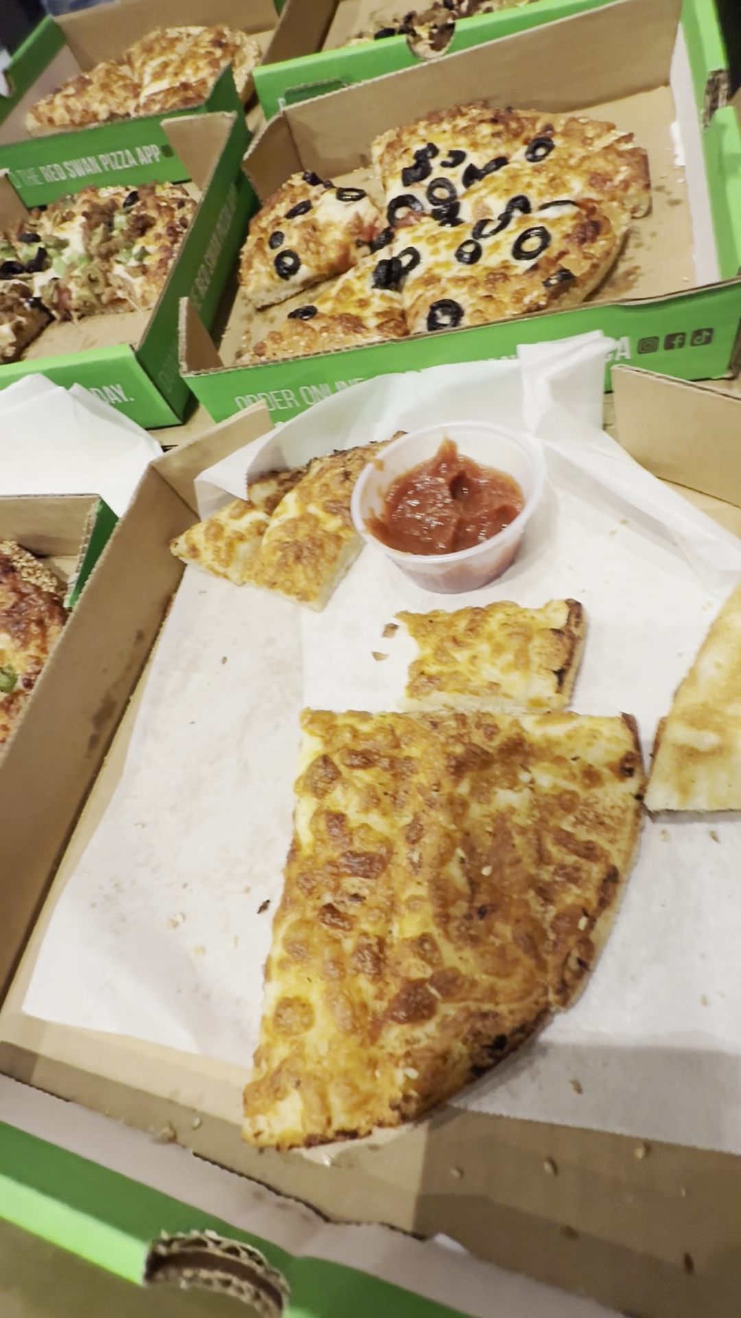 Red Swan Pizza - Rockwood Mall