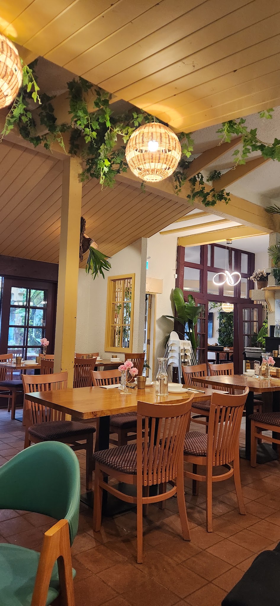 RENS Cafe & Bistro Thai Contemporary