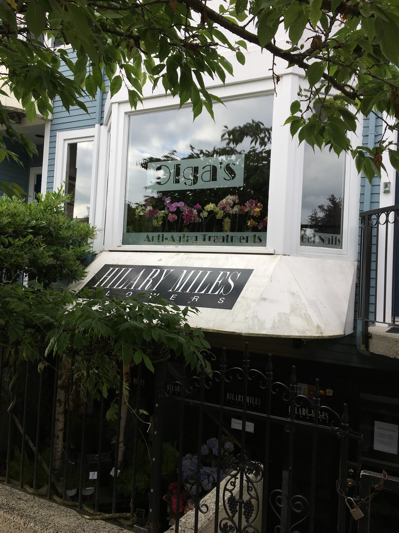 Hilary Miles Flowers / Vancouver Florist / Flower Delivery