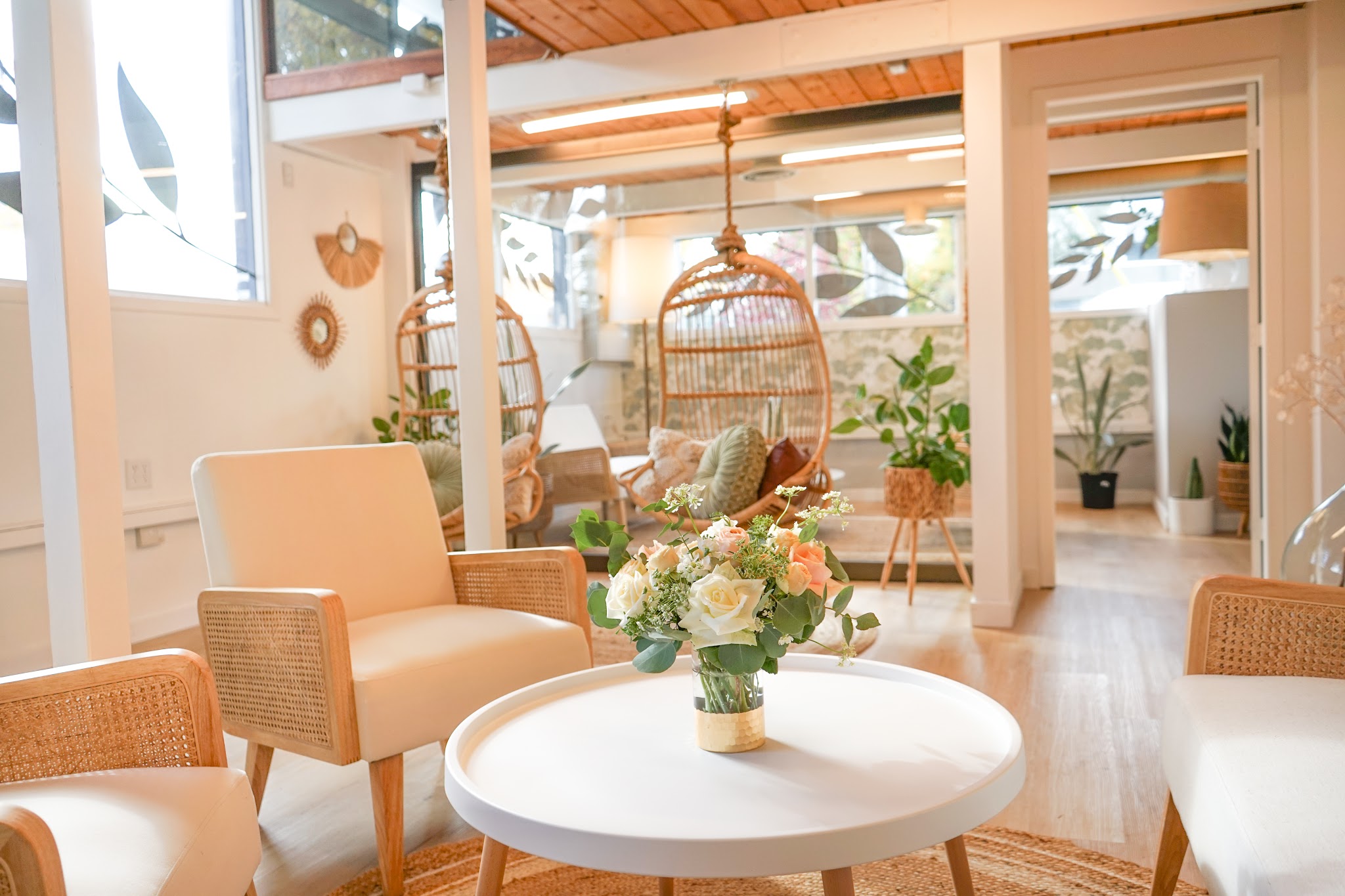 Leis de Buds Vancouver Florist I Flower Delivery I Event Space