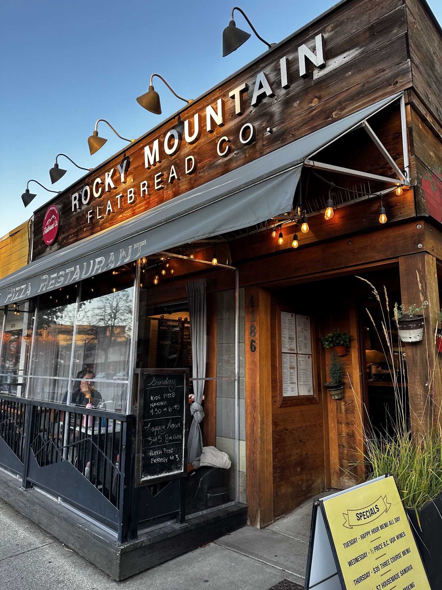 Rocky Mountain Flatbread, Vancouver