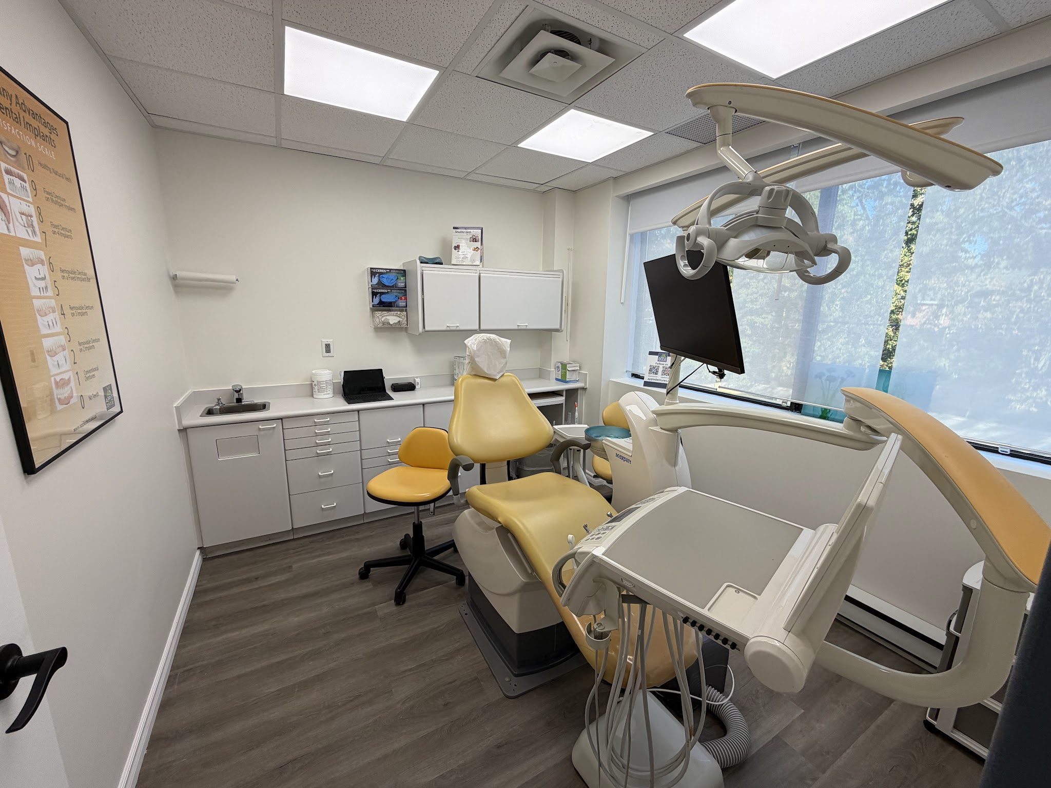 Apple Denture & Implant Solutions (Broadview)