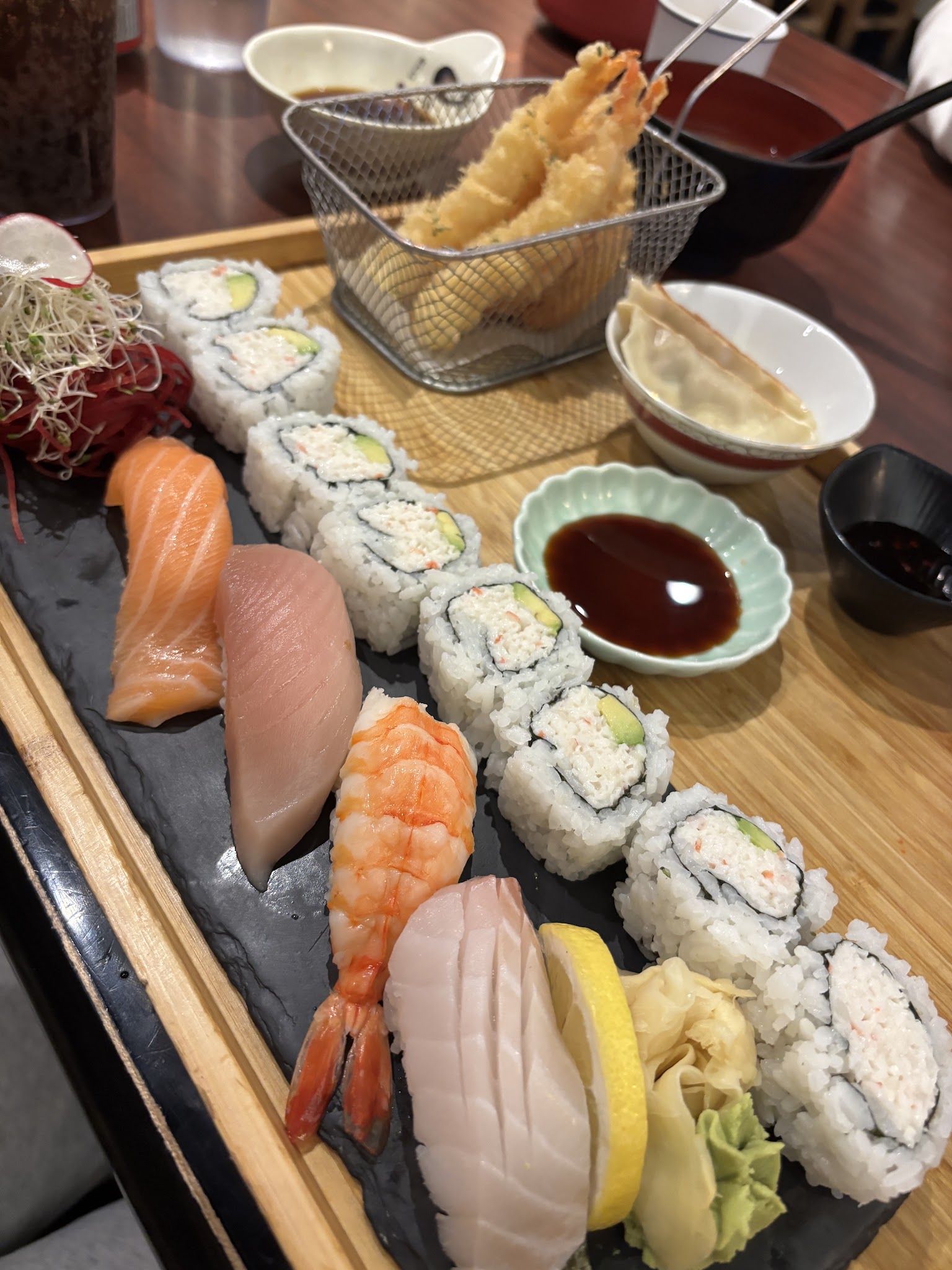 Maguroguy Sushi & Grill Asian Cuisine