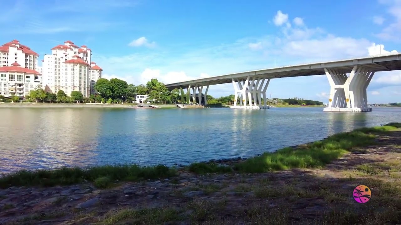 Riverside Park - Beautiful Route for Jogging, Scooting, or Walk [Connected path to Marina Bay Sands]