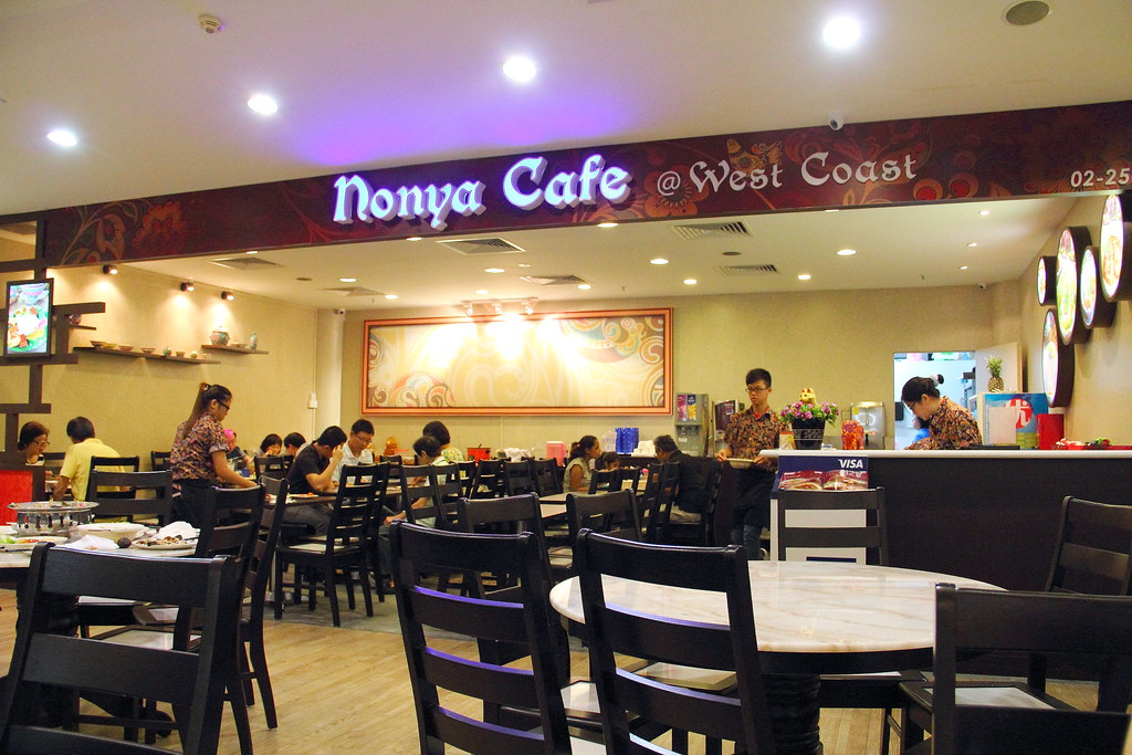 West Coast Plaza – Neighbourhood Mall for Families, Foodies & Everyday Needs