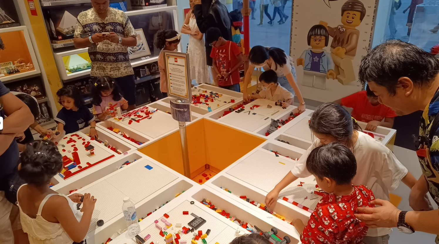 LEGO® Store Sentosa – Kids Corner To Build Legos!