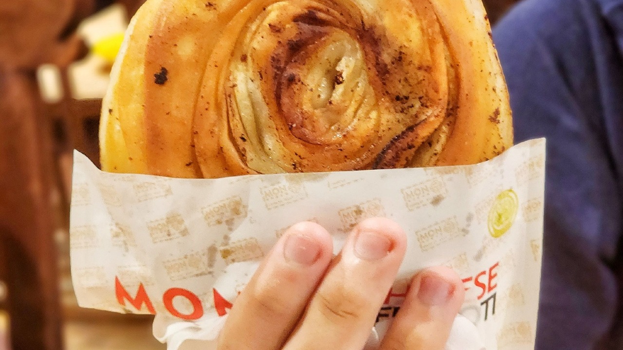 Mon Beef Roti – Juicy Chinese-Style Beef Wraps at VivoCity