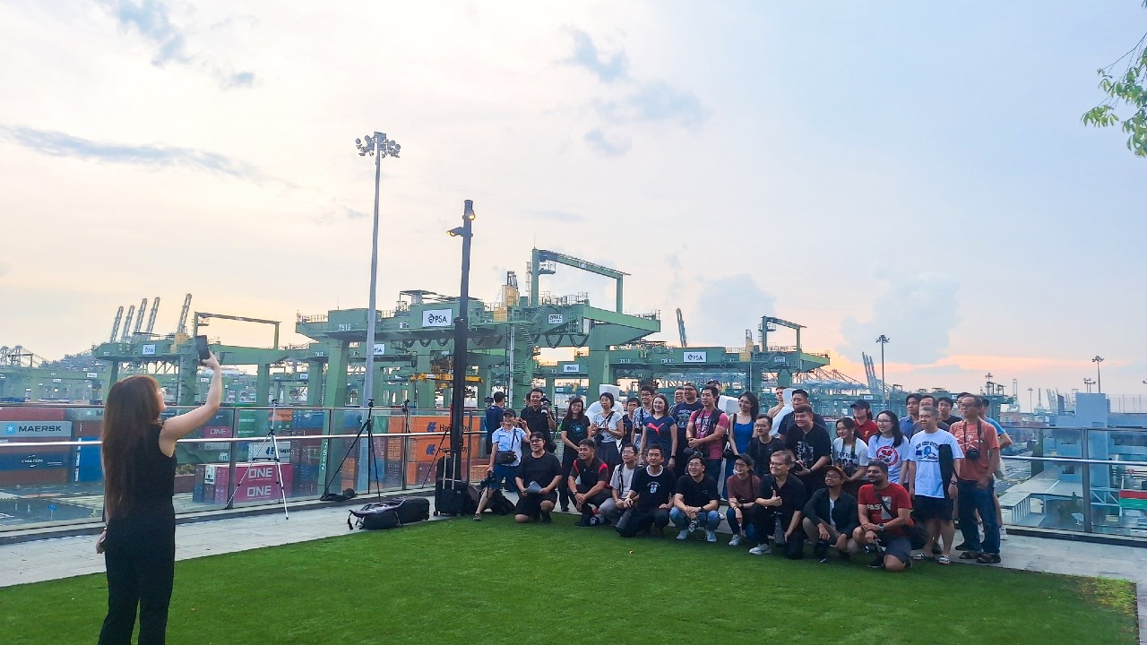 PSA Alongside Viewing Deck – Watch Giant Cargo Ships Up Close in Pasir Panjang