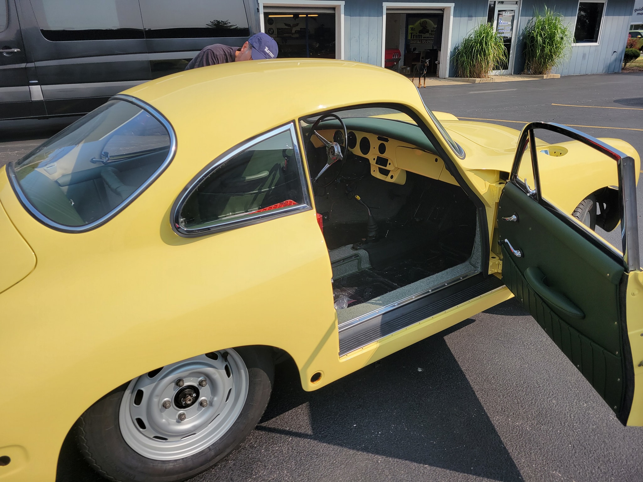 Mr. Trim Convertible Tops & Upholstery 