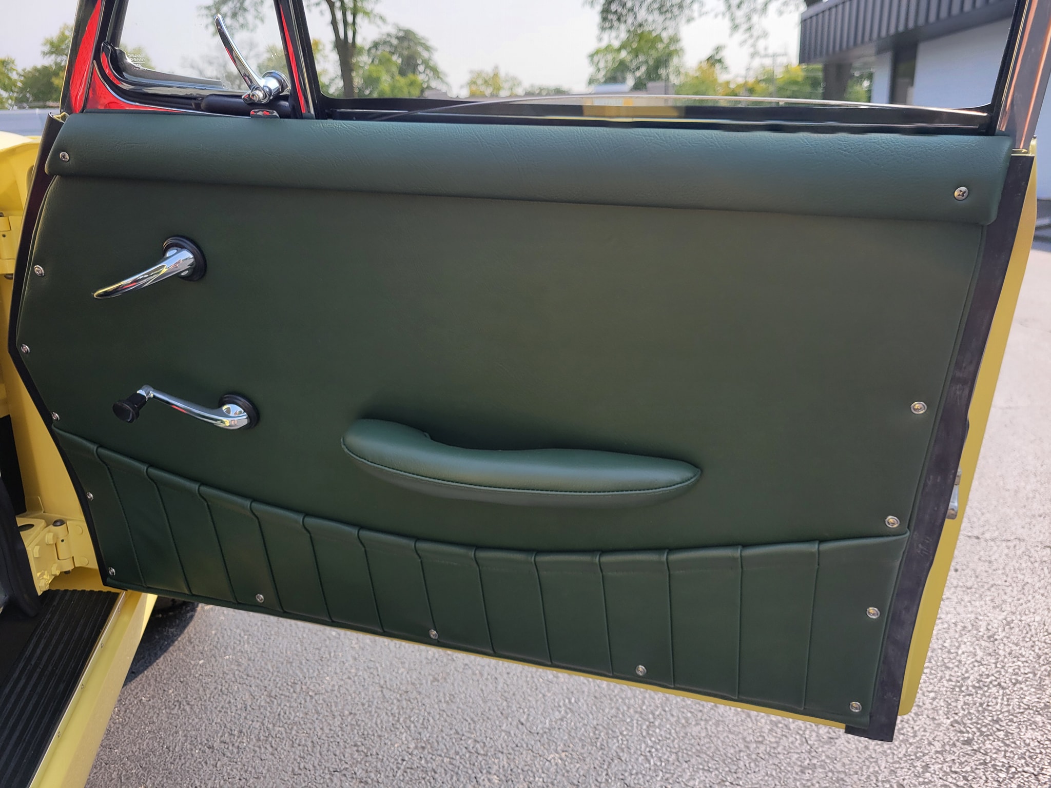 Mr. Trim Convertible Tops & Upholstery 