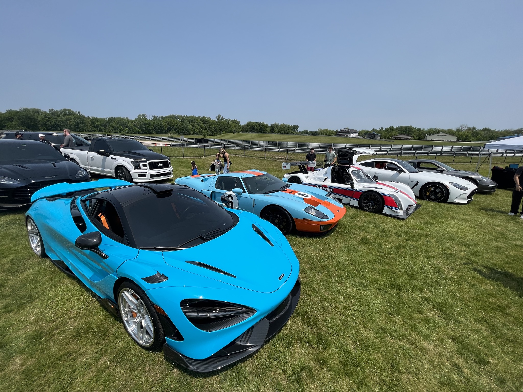Autobahn Country Club