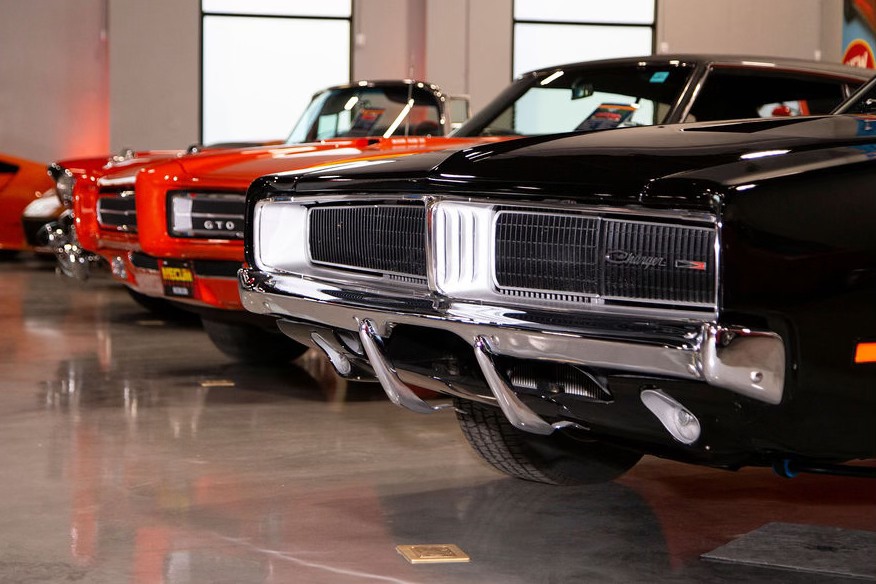 Magnum Opus Luxe Auto Storage