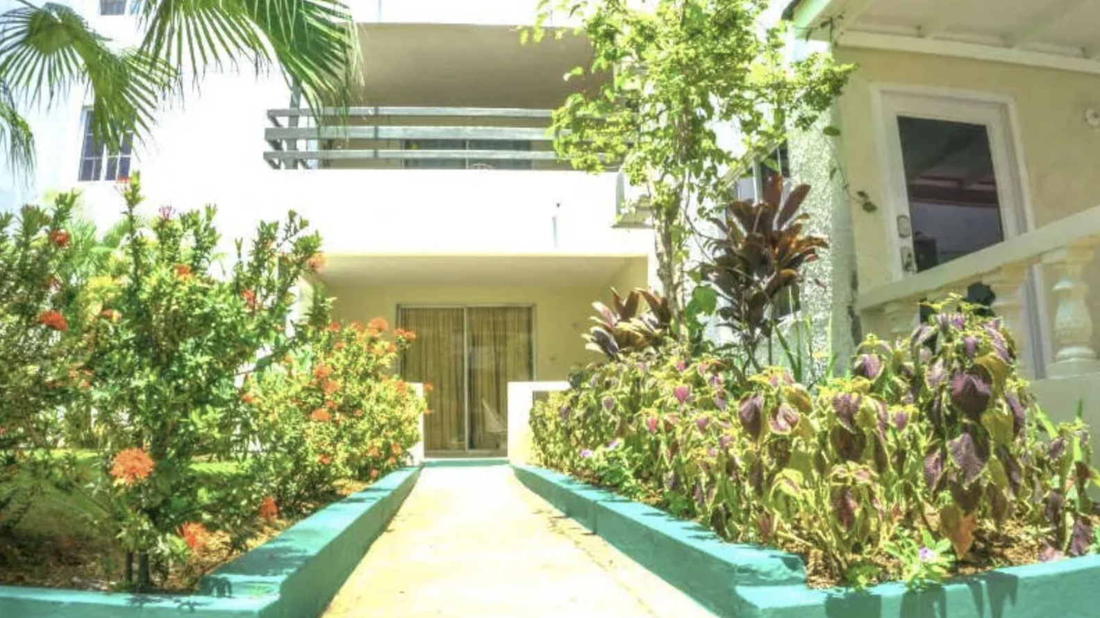 Negril Beach Club Resort Official website - Negril Jamaica