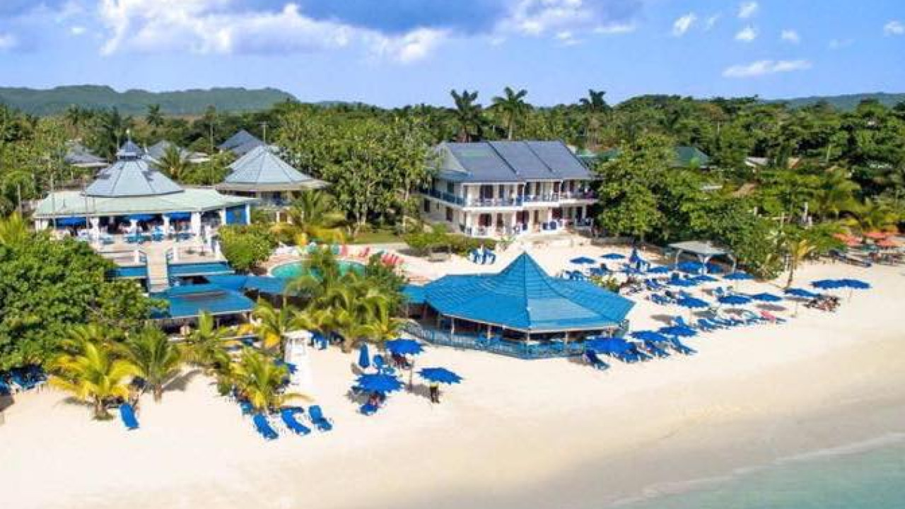 Negril Treehouse Resort located on beautiful Seven Mile Beach in Negril, Jamaica!
