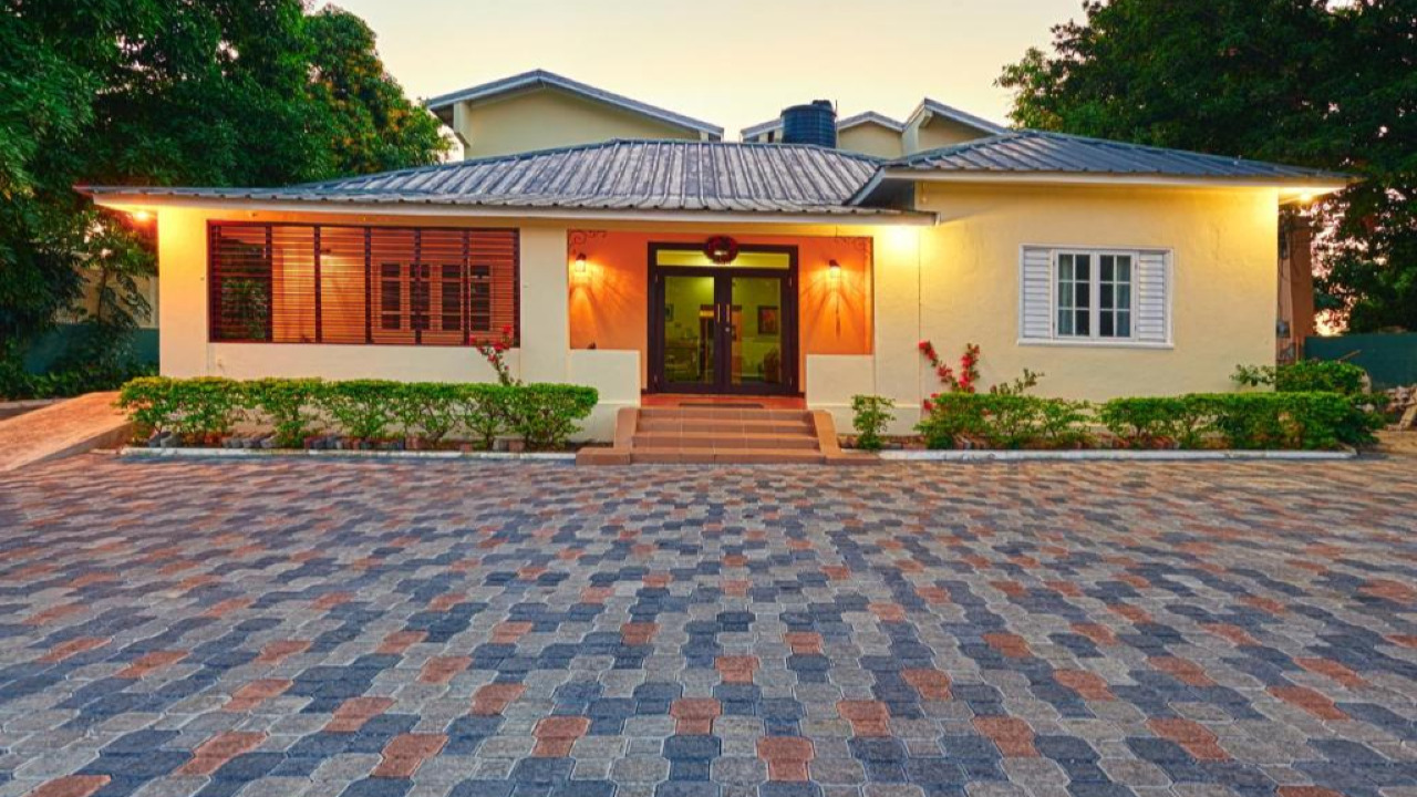 Shirley's Retreat Hotel | Kingston, Jamaica