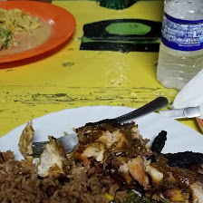 3 Dives Restaurant
