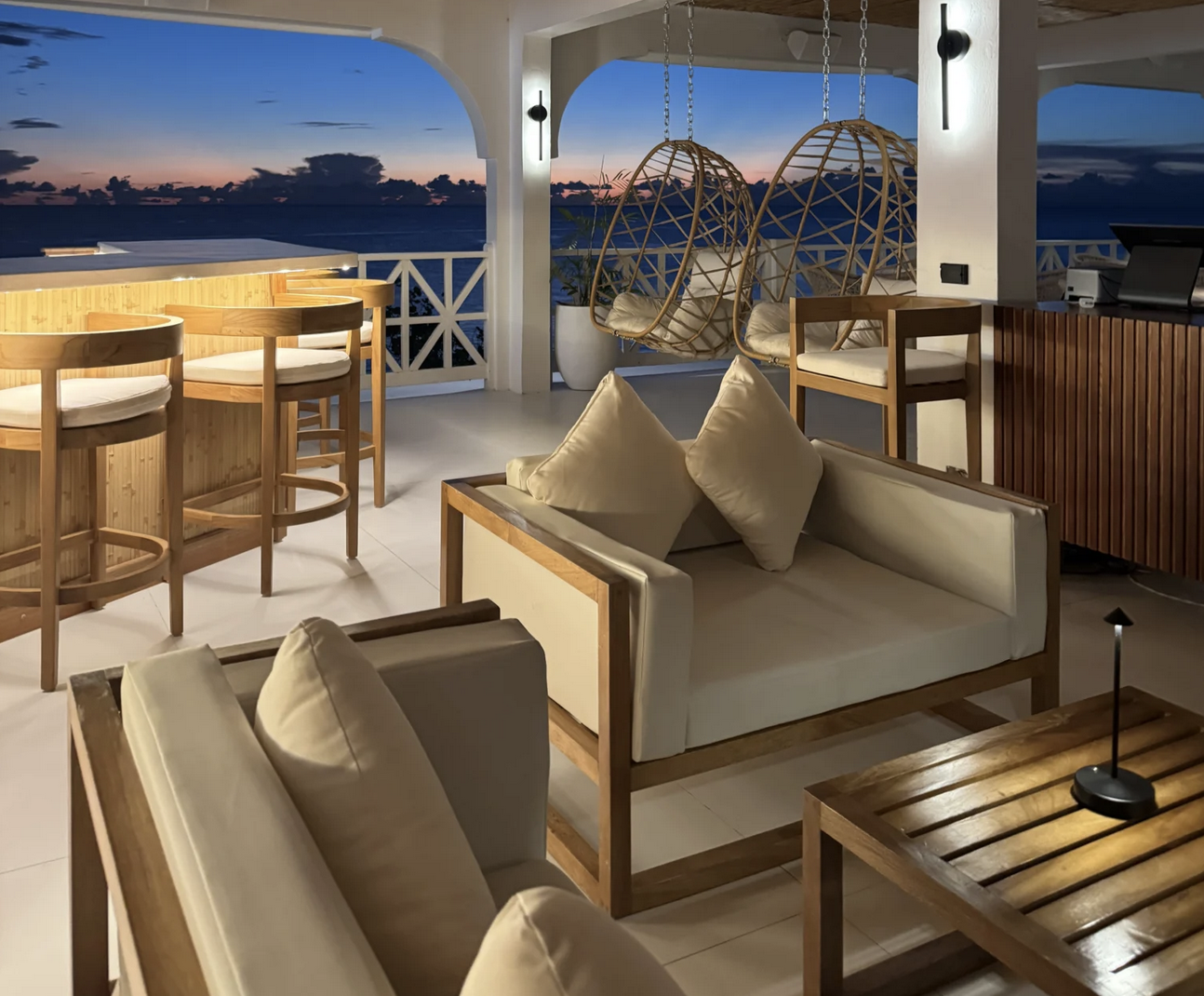 Syd’s On The Rocks | West End, Negril