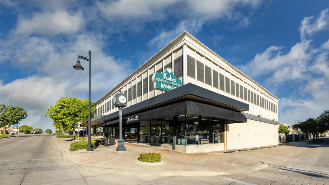 Storefront of Kubes Jewelers on West Berry Street in Fort Worth, Texas