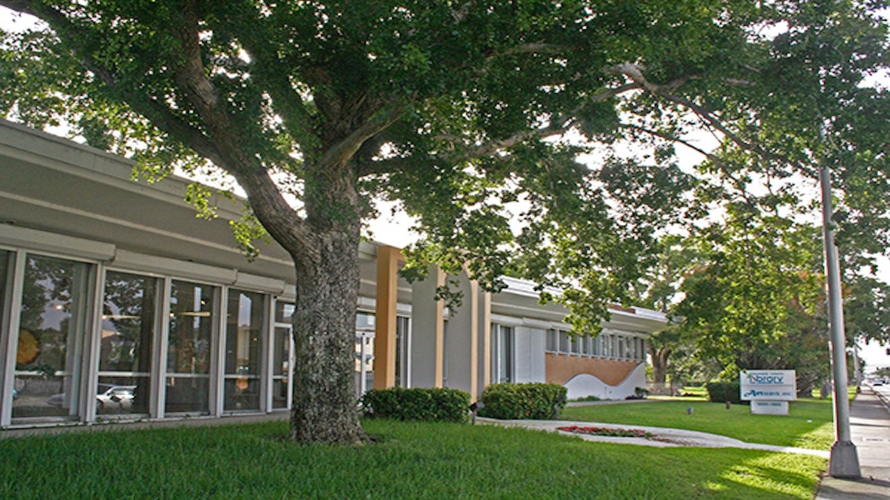Fort Lauderdale Branch Library & Reading Center / Art Serve