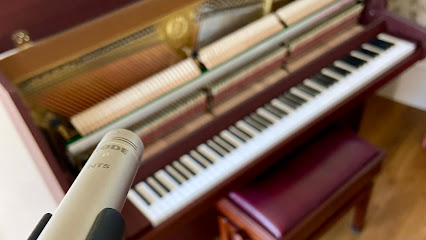 2nd hand studio