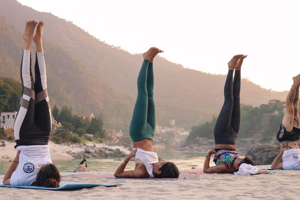 25-dages 200-timers YTTC i flere stile i Rishikesh, Indien