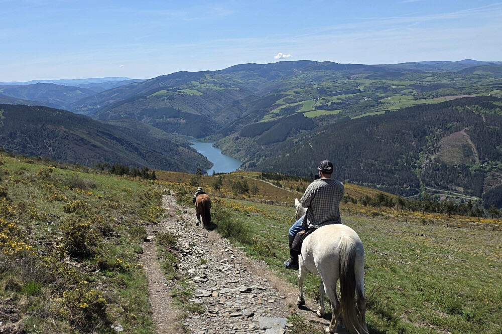11-tägige Camino-Tour „Totale Sonnenfinsternis“: Wandern, Radfahren &amp; Reiten in Spanien